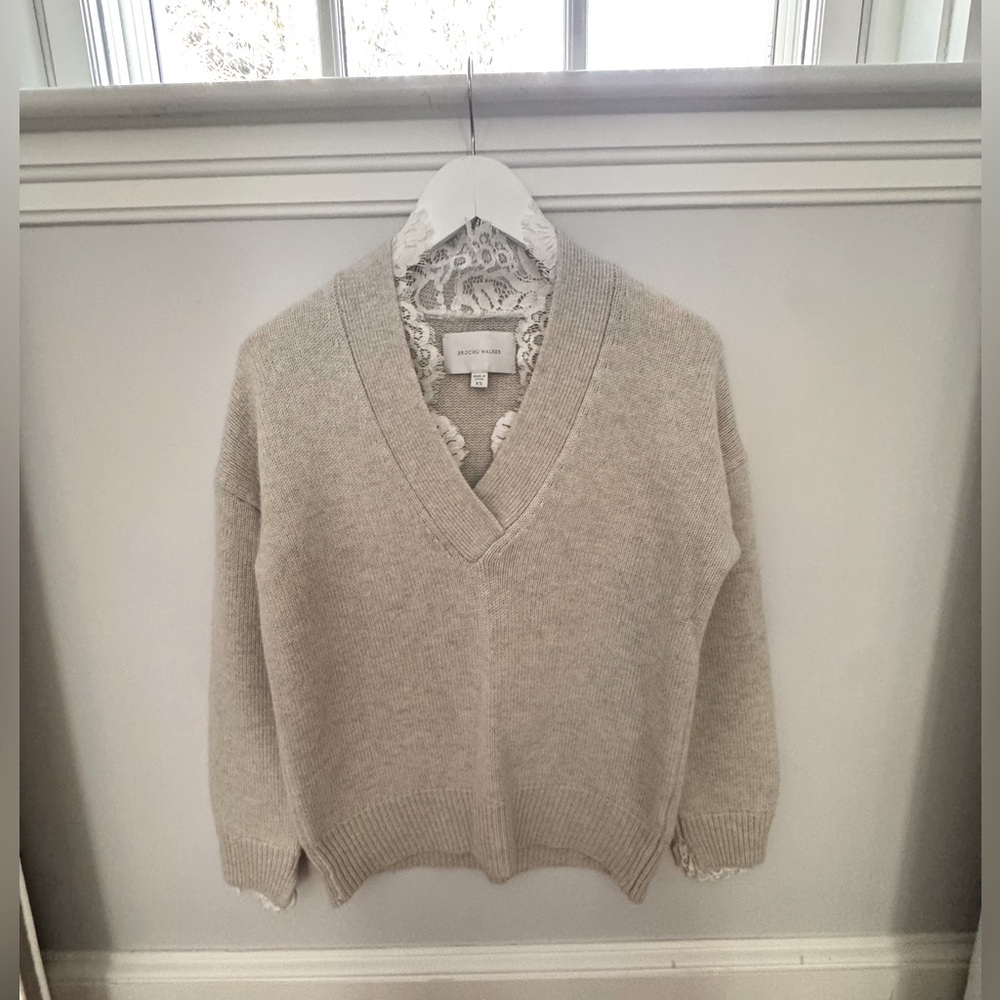 Brochu Walker V-Neck with Lace Trim - Excellent Condition